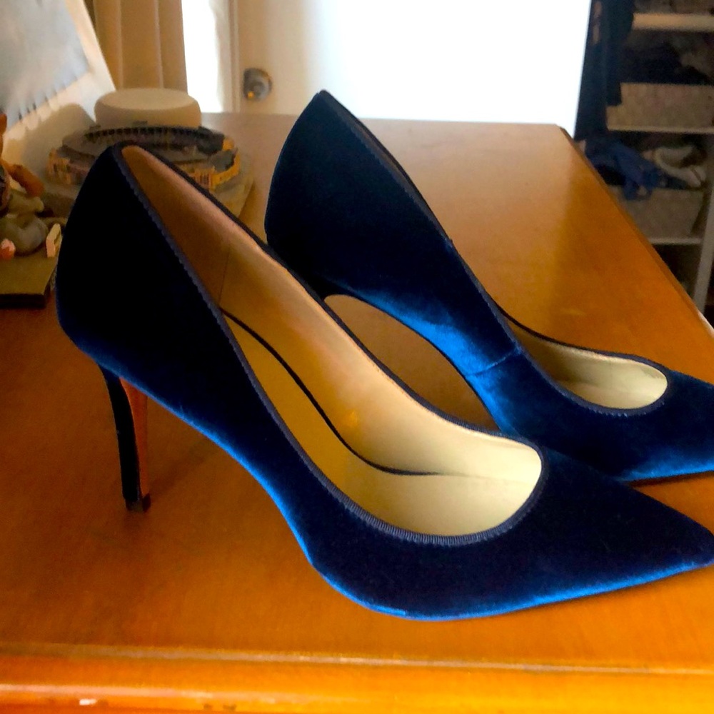 Blue velvet heels